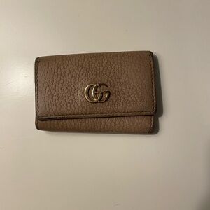 Gucci Maramont beige leather key holder